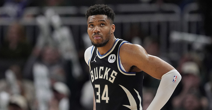 V体育网页版-幸无大碍！字母哥谈扣篮受伤：本想重返赛场 但球队说不值得冒险|吉安尼斯·安特托孔波|扬尼斯-阿德托昆博|印第安纳步行者队|密尔沃基雄鹿队|篮板_新浪体育_新浪新闻